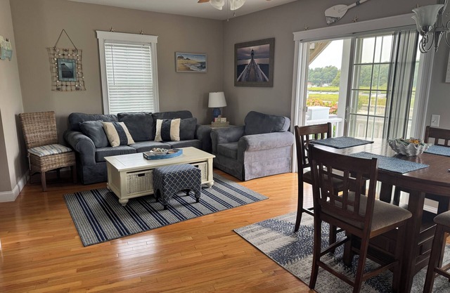 2 Bedroom Condo with water views- Overlooking Herring River-Kayakers Dream