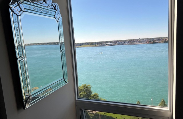 2-Bedroom Condo with WiFi, AC with Million Dollar View of the St.Clair River