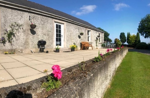 2 Bedroom Country Cottage
