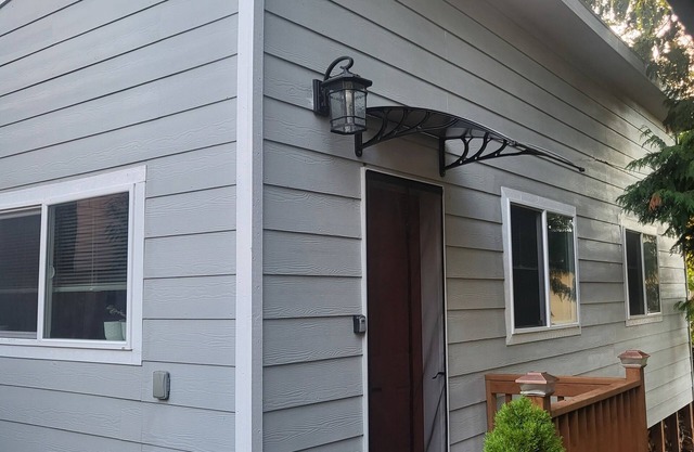 2-bedroom DADU unit in tranquil Des Moines.
