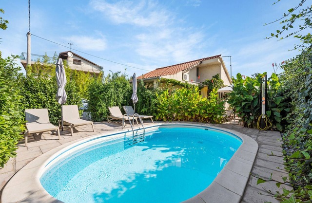 2 bedroom nice home in Brodarica