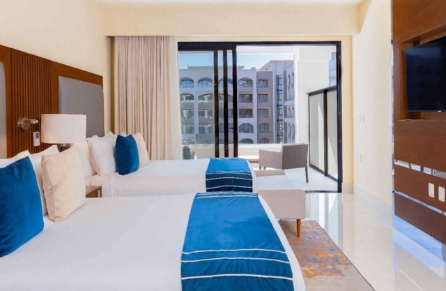 2 Bedroom Ocean View on “The Corridor" at Villa La Valencia close to everything