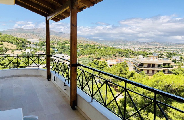 2 Bedroom Penthouse with million dollar view!