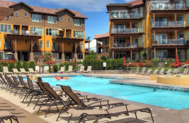 2 bedroom , private condo at Barona Beach W Kel. Boat slip also available.