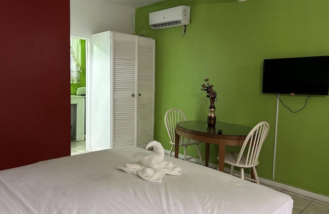 2-Bedroom Suites & Other Cozy Roomsn