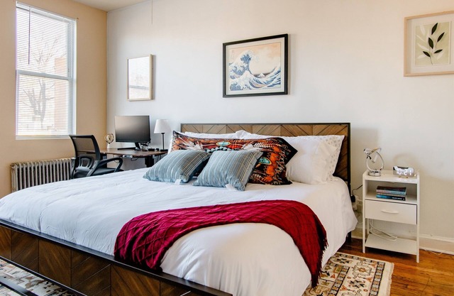2 Bedrooms at the heart of the City! Sun Filled & Comfortable!