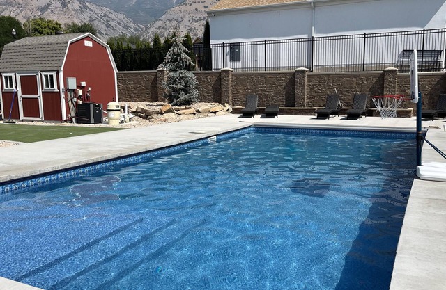2 Bedrooms, Sleeps 6, Pool, Hot tub, putting green, XBox room