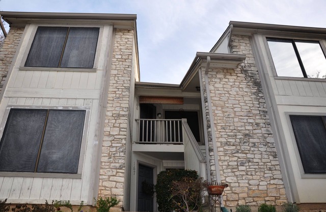 2 BR 2 Bath Condo close to downtown