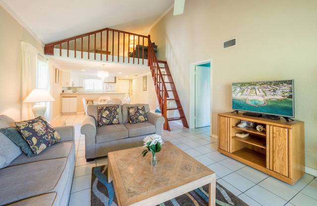 2 BR Condo less than 1 mile from the shops & restaurants in George Town!