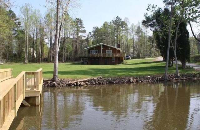 2 BR House with Lake Frontage, Floating Dock, and Boat Launch