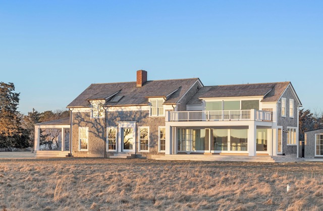 2 BR, Modern Main House, private beach, AC, Wifi, Modern Luxury, Fireplace