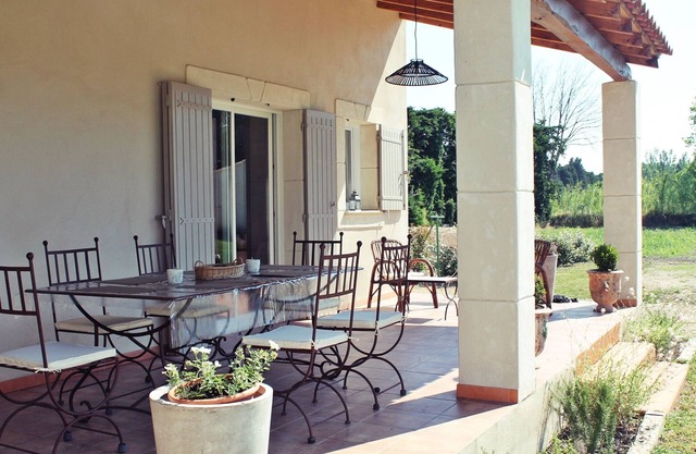 2 * CLASS HOUSE WITH SWIMMING POOL IN THE COUNTRYSIDE AT EYGALIERES