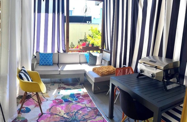 2 En Suite Baths - Book Your Summer Holiday Now! Walk to the best neighborhoods!