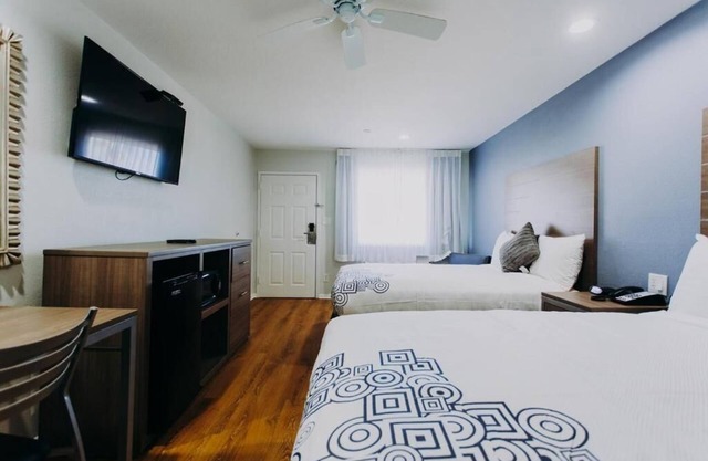 2 Family Units | King Bed Room, Scottish Inn & Suites, Right off Route 146