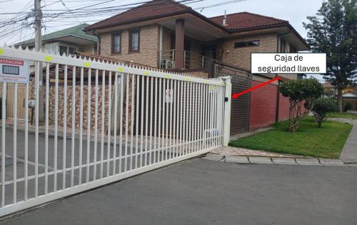 2 Free Parking, La casa di Gio, Santiago
