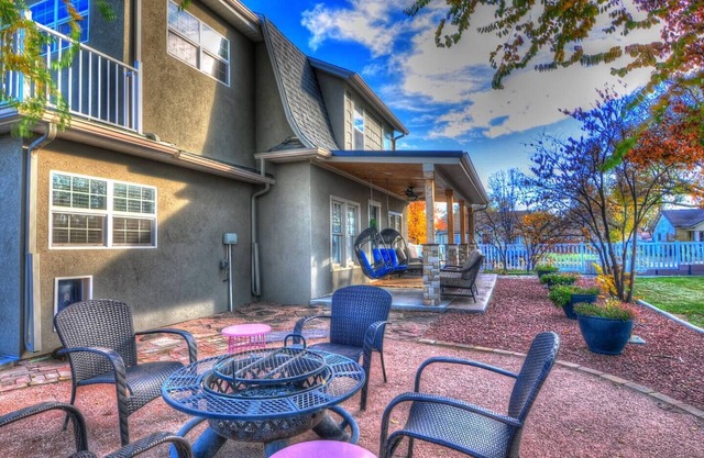 2 Houses on 1 property, Downtown Oasis!