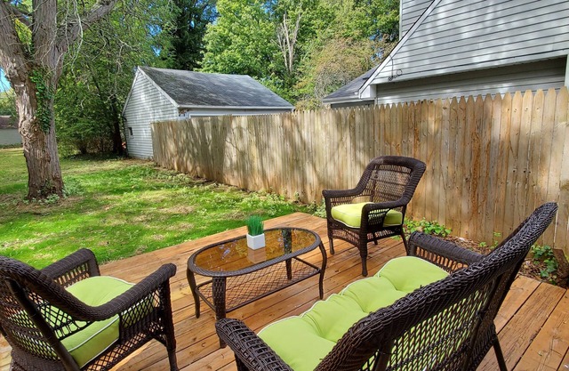 2 KING 3 QUEEN BEDS. Spacious. Quiet Neighborhood