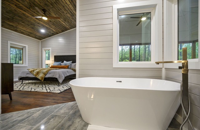 2 King Suites tucked under beautiful tall pines-games-hot tub-firepit-huge deck-