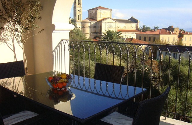 2 * luxury apartment 300m from the beach
