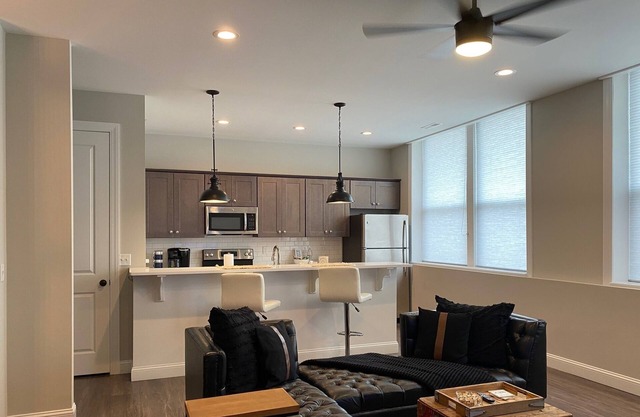 2 Luxury Lofts Side by Side - 2 BA/2BR - 2 Kitchens - Arts Entertain District