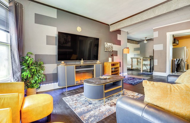 < 2 Mi to Dtwn & Mississippi River: West Side Home