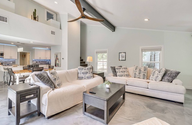 2 Mi to Lake Bastrop! Modern Lost Pines Retreat