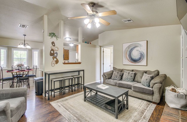 2 Mi to OU: Family-friendly Retreat w/Patio!