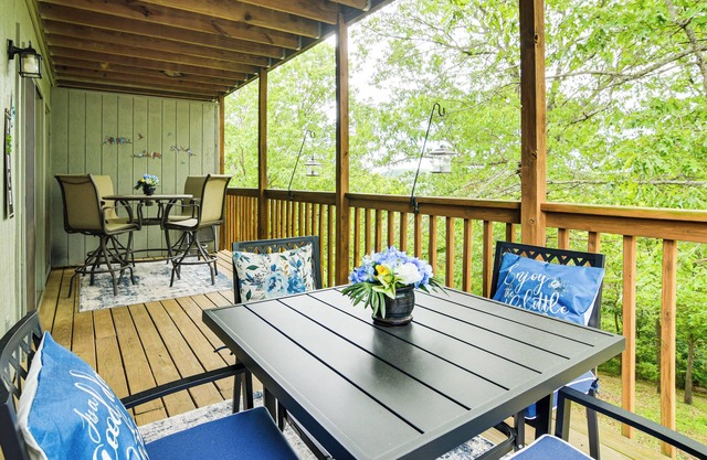 2 Mi to Silver Dollar City: Branson West Condo!