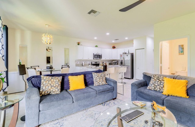 2 Mi to Vero Beach Outlets: Townhome w/Pool