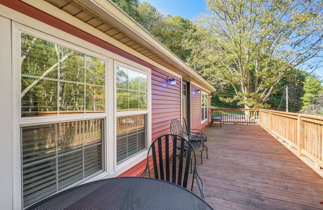 2 Mi to Warm Springs Pools: Home w/Large Yard!