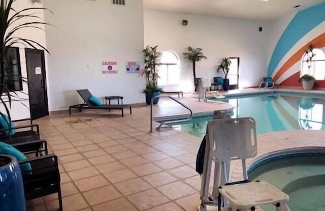 2 Pet-friendly Units Near Navajo Nation Council Chambers! Pool Access & Hot Tub!