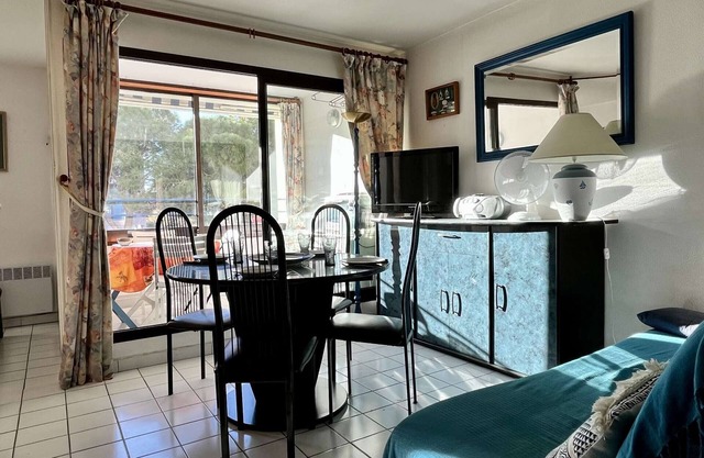 2-Room Apartment w/Cabin, Sea-Near, Port View, Elev, Parking, TV, Pet-Friendly, Sleeps 4
