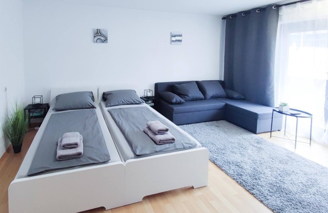 2 room apartment right in Stuttgart city 6 people