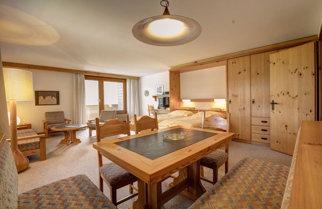 2-room flat with lake view on the 2nd floor