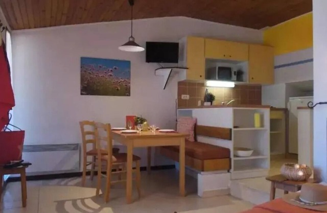 2 Rooms 4 People 1 baby