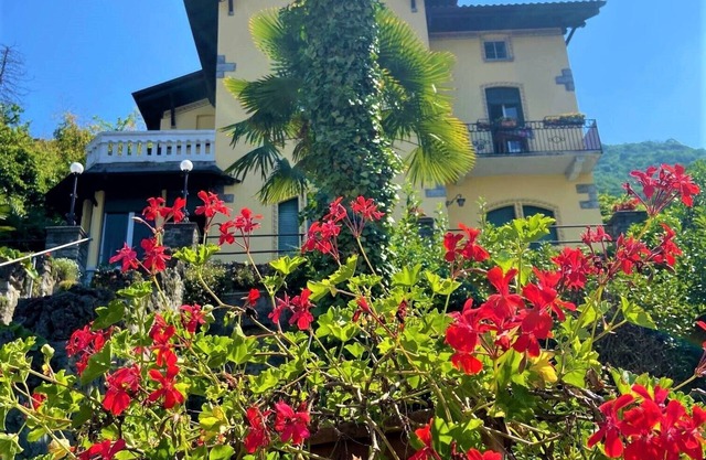 2 Rooms in a wonderful villa, with lake view