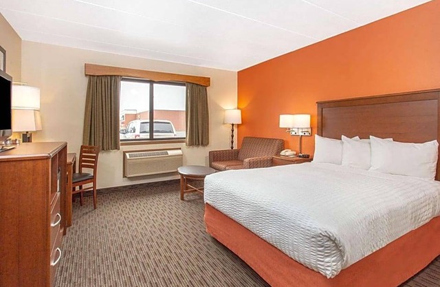 2-Star Hotel ∙ AmericInn by Wyndham Calumet