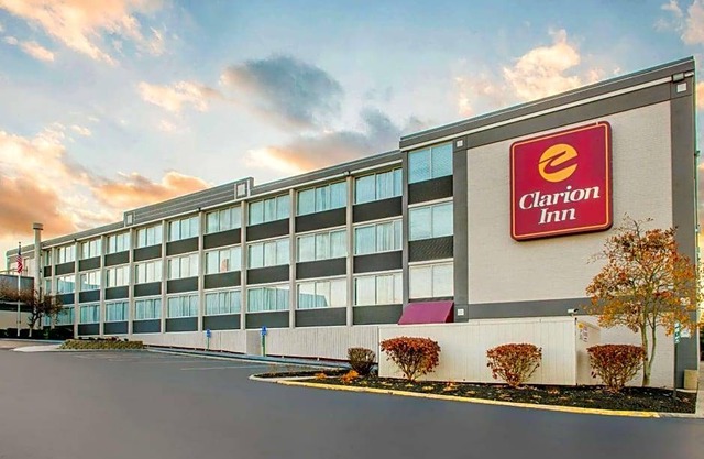 2-Star Hotel ∙ Clarion Inn Dayton Airport