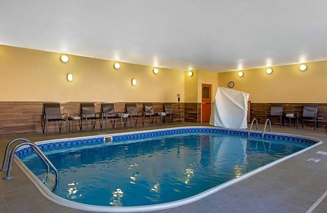 2-Star Hotel ∙ Fairfield Inn & Suites St. Cloud