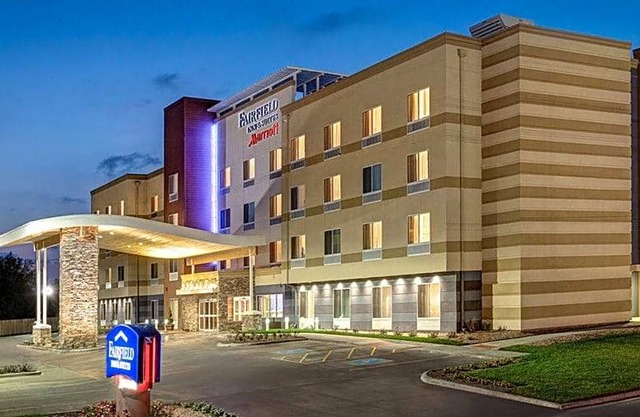 2-Star Hotel ∙ Fairfield Inn & Suites by Marriott Huntsville