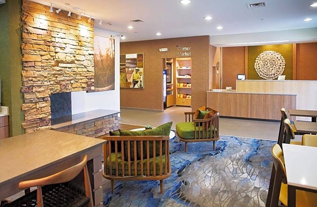 2-Star Hotel ∙ Fairfield Inn Hays
