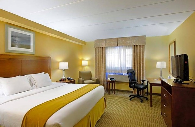 2-Star Hotel ∙ Holiday Inn Express Philadelphia Airport, an IHG Hotel