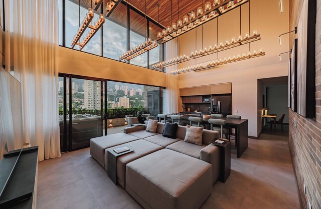 2-story 2470 sqft duplex with breathtaking view to El Poblado