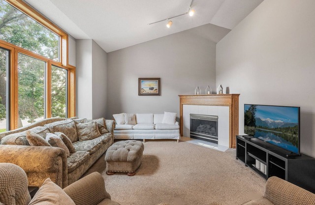 2 Story House with Gas Fireplace + Garage Parking