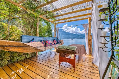 2-story Lakefront castita, beach, kitchen, sauna