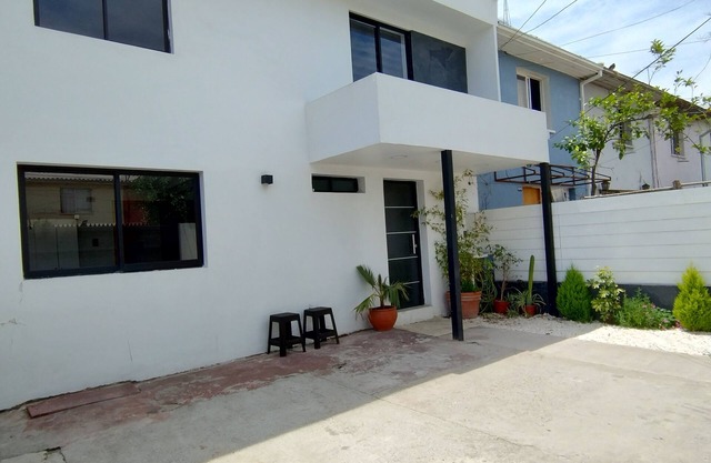 2-story whole house with parking