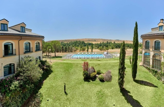 2 Units - Peaceful Setting, Garden Walks & Relaxed Country Living