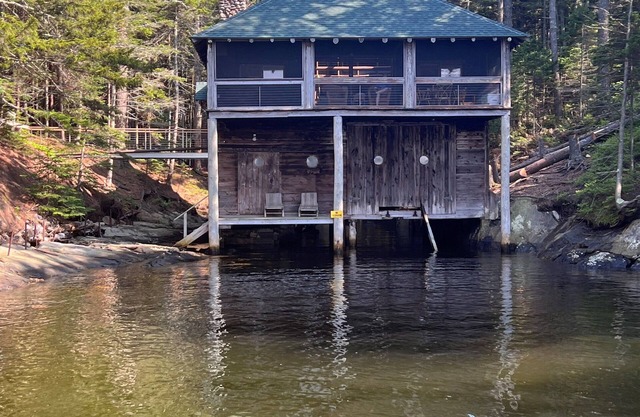 2 updated cottages sleeping 8 on a quiet ocean cove in "off the grid" Phippsburg