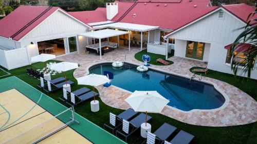 20 Guests Pool Luxe Gym Sauna Pickleball