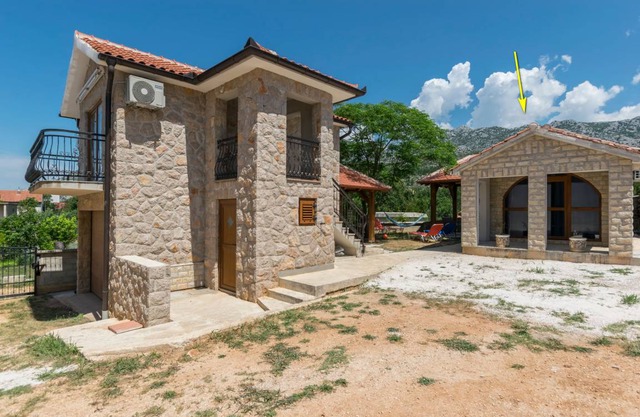 Paklenica Stone 